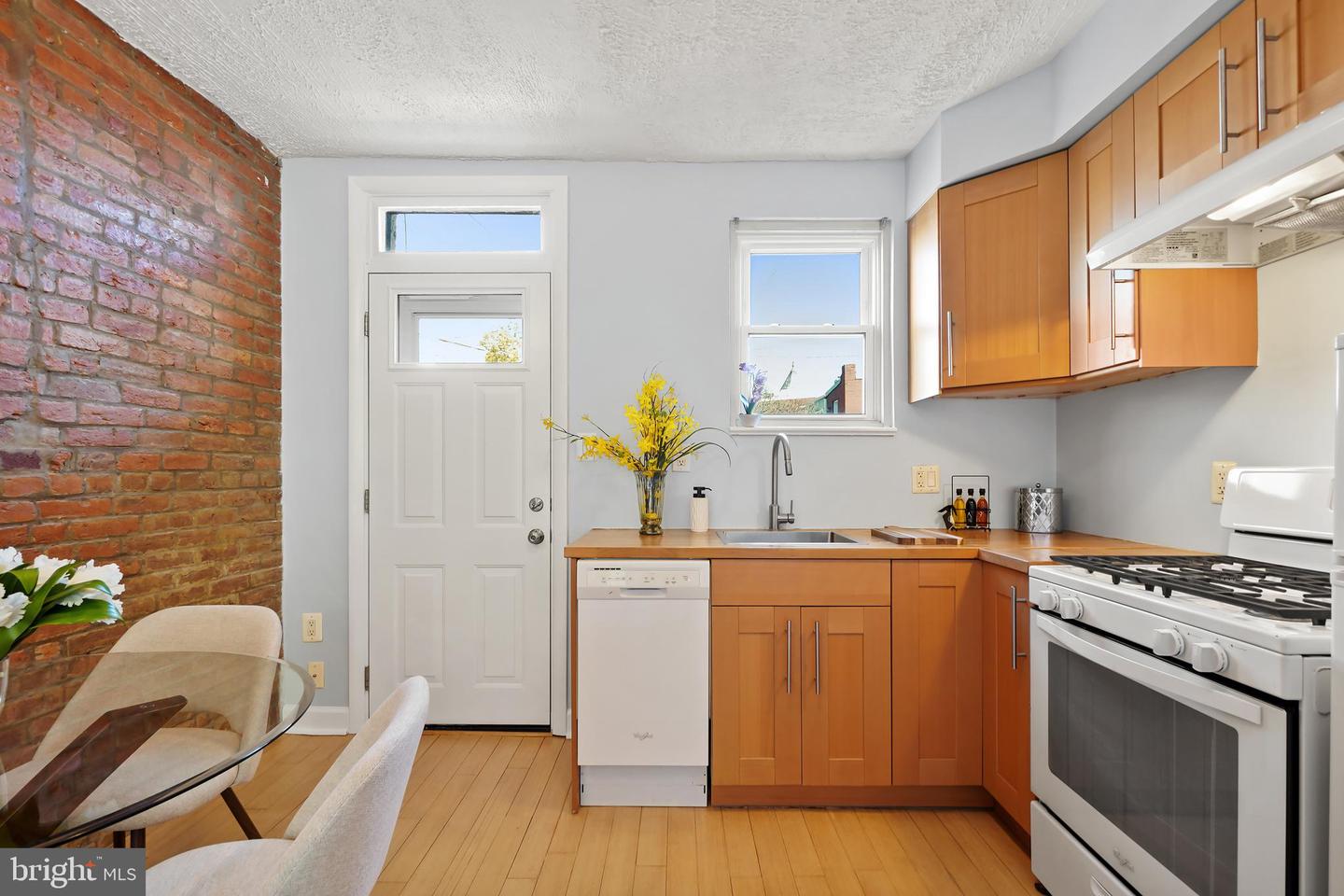 1811 6TH ST NW, WASHINGTON, District Of Columbia 20001, 2 Bedrooms Bedrooms, ,1 BathroomBathrooms,Residential,For sale,1811 6TH ST NW,DCDC2196702 MLS # DCDC2196702