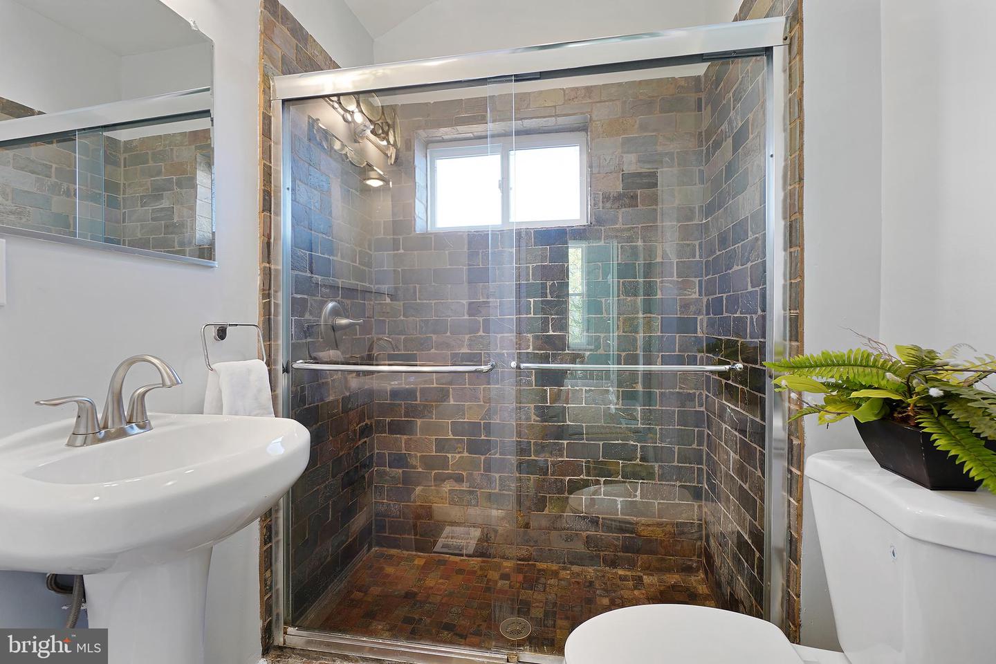 1811 6TH ST NW, WASHINGTON, District Of Columbia 20001, 2 Bedrooms Bedrooms, ,1 BathroomBathrooms,Residential,For sale,1811 6TH ST NW,DCDC2196702 MLS # DCDC2196702
