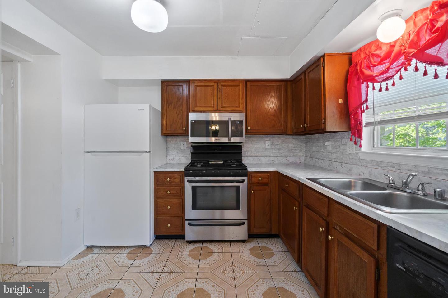 12298 DAPPLE GRAY CT, WOODBRIDGE, Virginia 22192, 3 Bedrooms Bedrooms, ,1 BathroomBathrooms,Residential,For sale,12298 DAPPLE GRAY CT,VAPW2092704 MLS # VAPW2092704