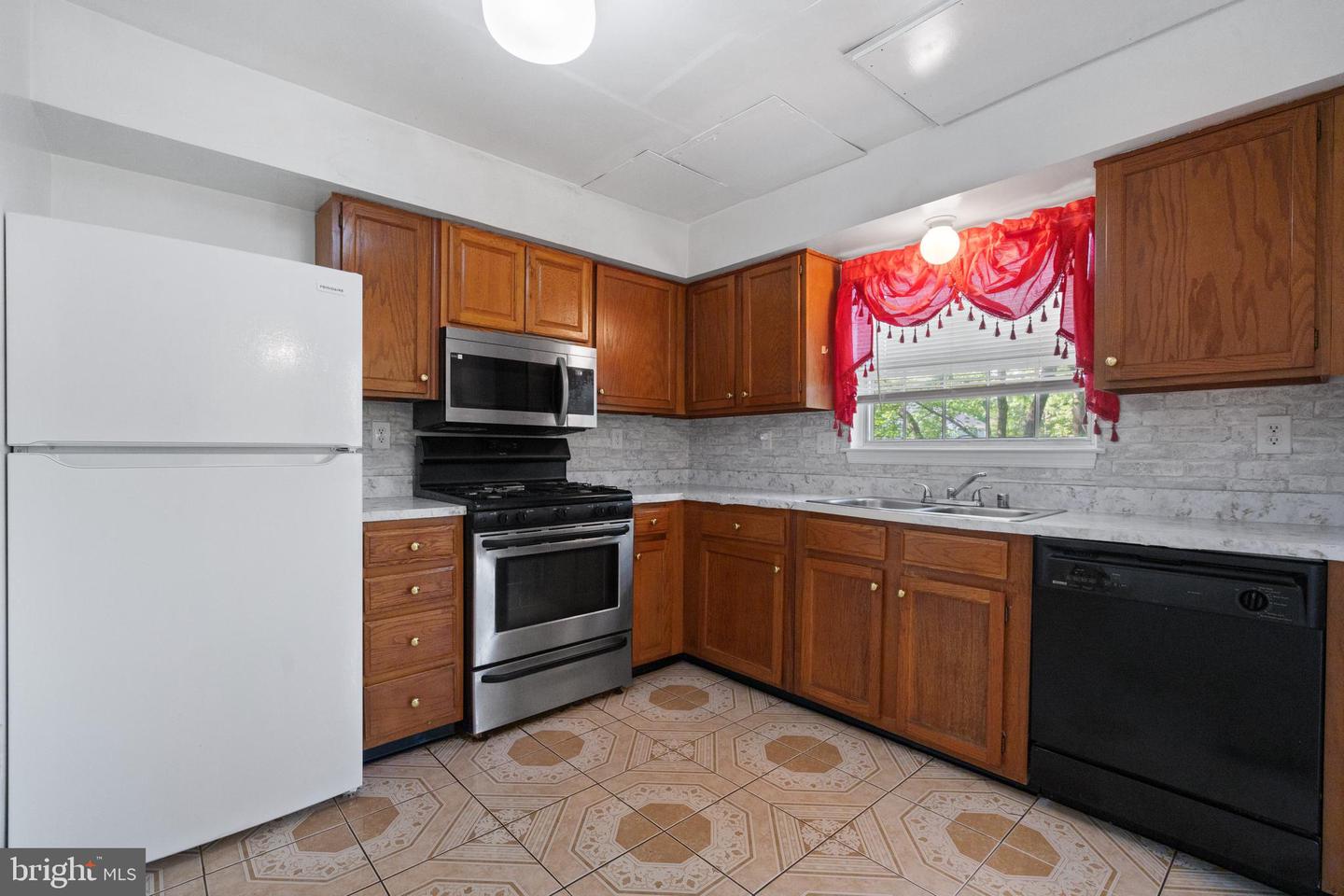 12298 DAPPLE GRAY CT, WOODBRIDGE, Virginia 22192, 3 Bedrooms Bedrooms, ,1 BathroomBathrooms,Residential,For sale,12298 DAPPLE GRAY CT,VAPW2092704 MLS # VAPW2092704