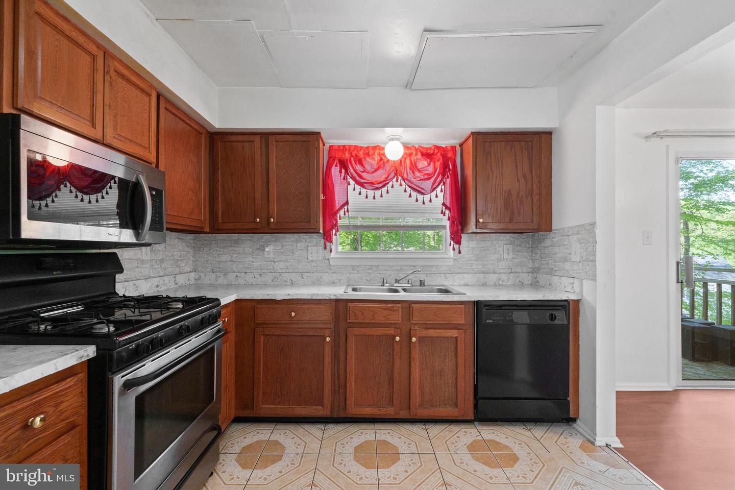 12298 DAPPLE GRAY CT, WOODBRIDGE, Virginia 22192, 3 Bedrooms Bedrooms, ,1 BathroomBathrooms,Residential,For sale,12298 DAPPLE GRAY CT,VAPW2092704 MLS # VAPW2092704