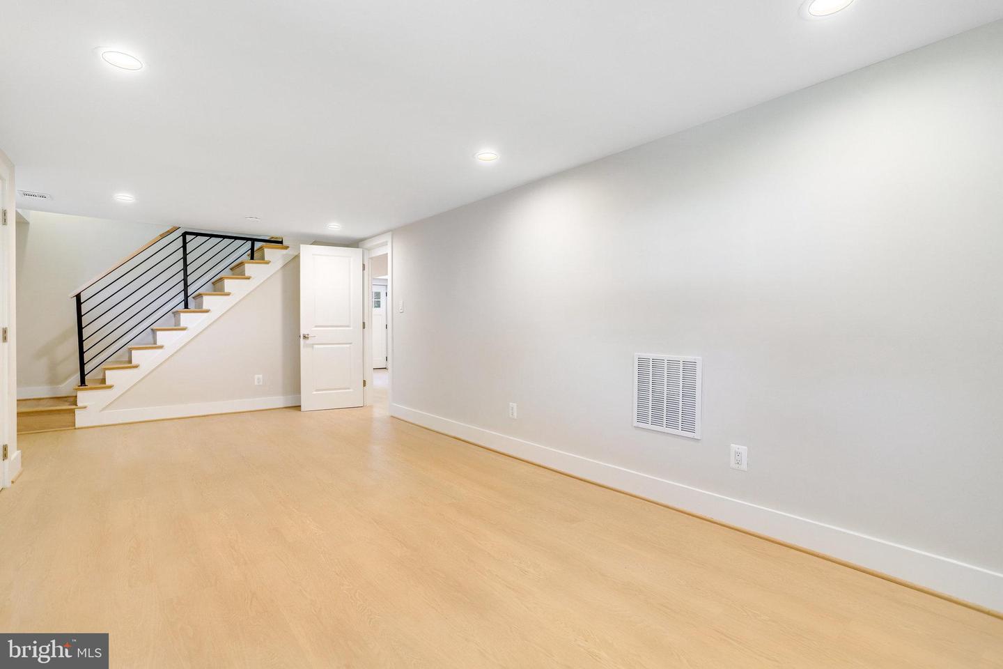 1601 S STAFFORD ST, ARLINGTON, Virginia 22204, 4 Bedrooms Bedrooms, 4 Rooms Rooms,3 BathroomsBathrooms,Residential,For sale,1601 S STAFFORD ST,VAAR2056500 MLS # VAAR2056500