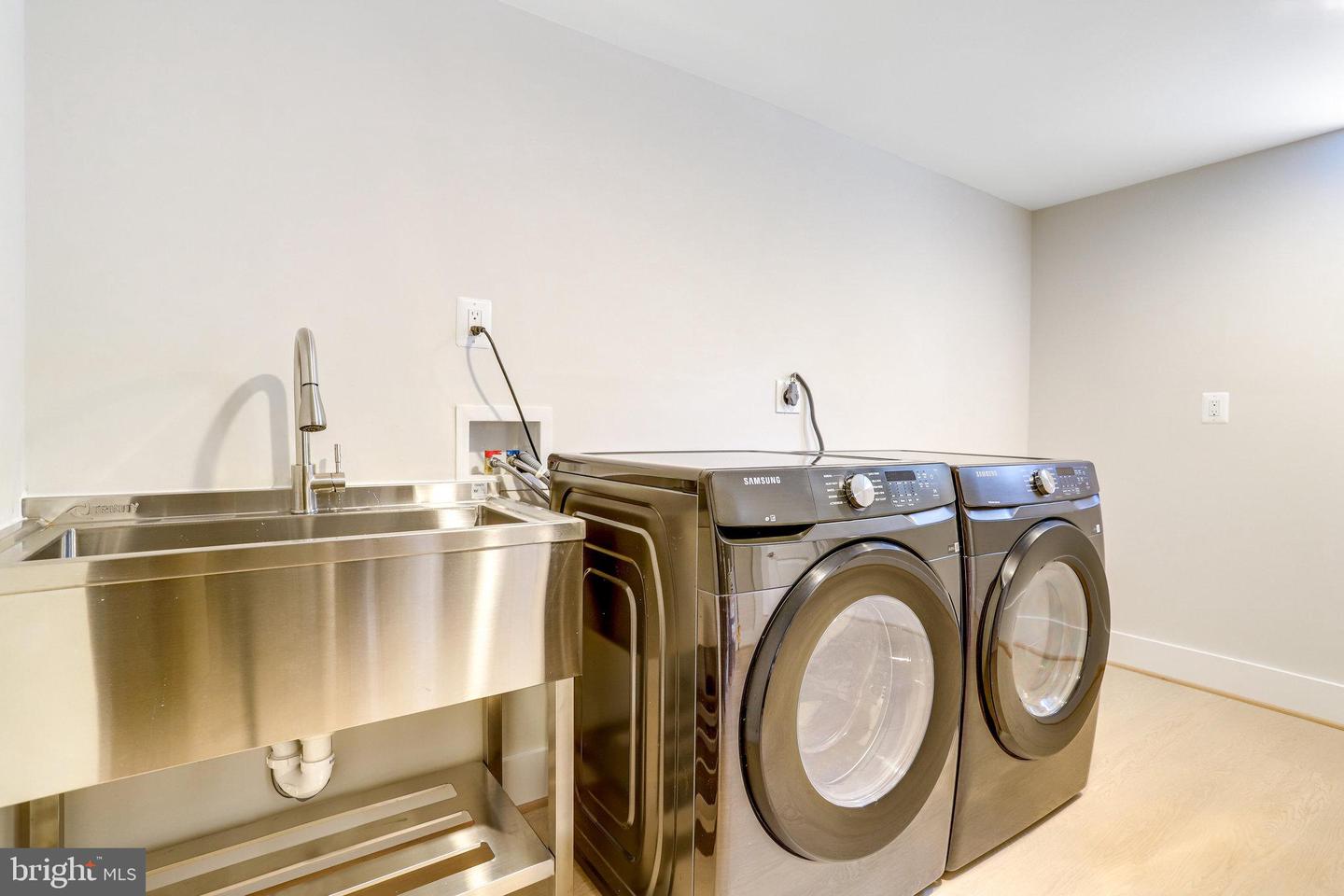 1601 S STAFFORD ST, ARLINGTON, Virginia 22204, 4 Bedrooms Bedrooms, 4 Rooms Rooms,3 BathroomsBathrooms,Residential,For sale,1601 S STAFFORD ST,VAAR2056500 MLS # VAAR2056500
