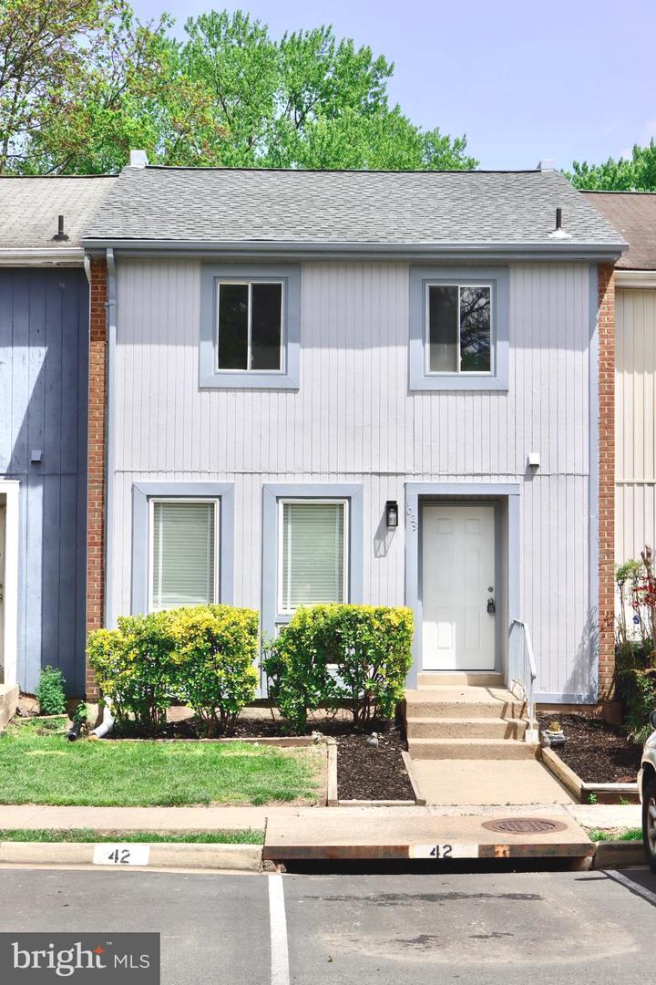 1029 KINGS CT, HERNDON, Virginia 20170, 4 Bedrooms Bedrooms, ,3 BathroomsBathrooms,Residential,For sale,1029 KINGS CT,VAFX2236306 MLS # VAFX2236306