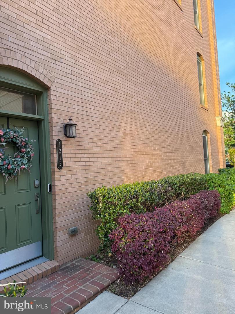 1212 MAIN LINE BLVD, ALEXANDRIA, Virginia 22301, 3 Bedrooms Bedrooms, ,2 BathroomsBathrooms,Residential,For sale,1212 MAIN LINE BLVD,VAAX2044546 MLS # VAAX2044546