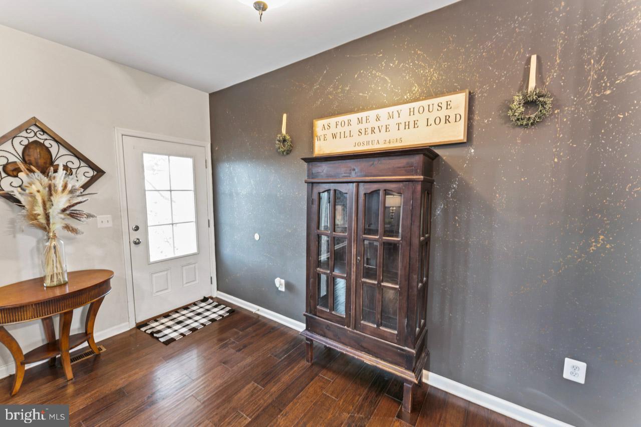 1906 CAPTAIN DR, SPOTSYLVANIA, Virginia 22408, 4 Bedrooms Bedrooms, ,4 BathroomsBathrooms,Residential,For sale,1906 CAPTAIN DR,VASP2032550 MLS # VASP2032550