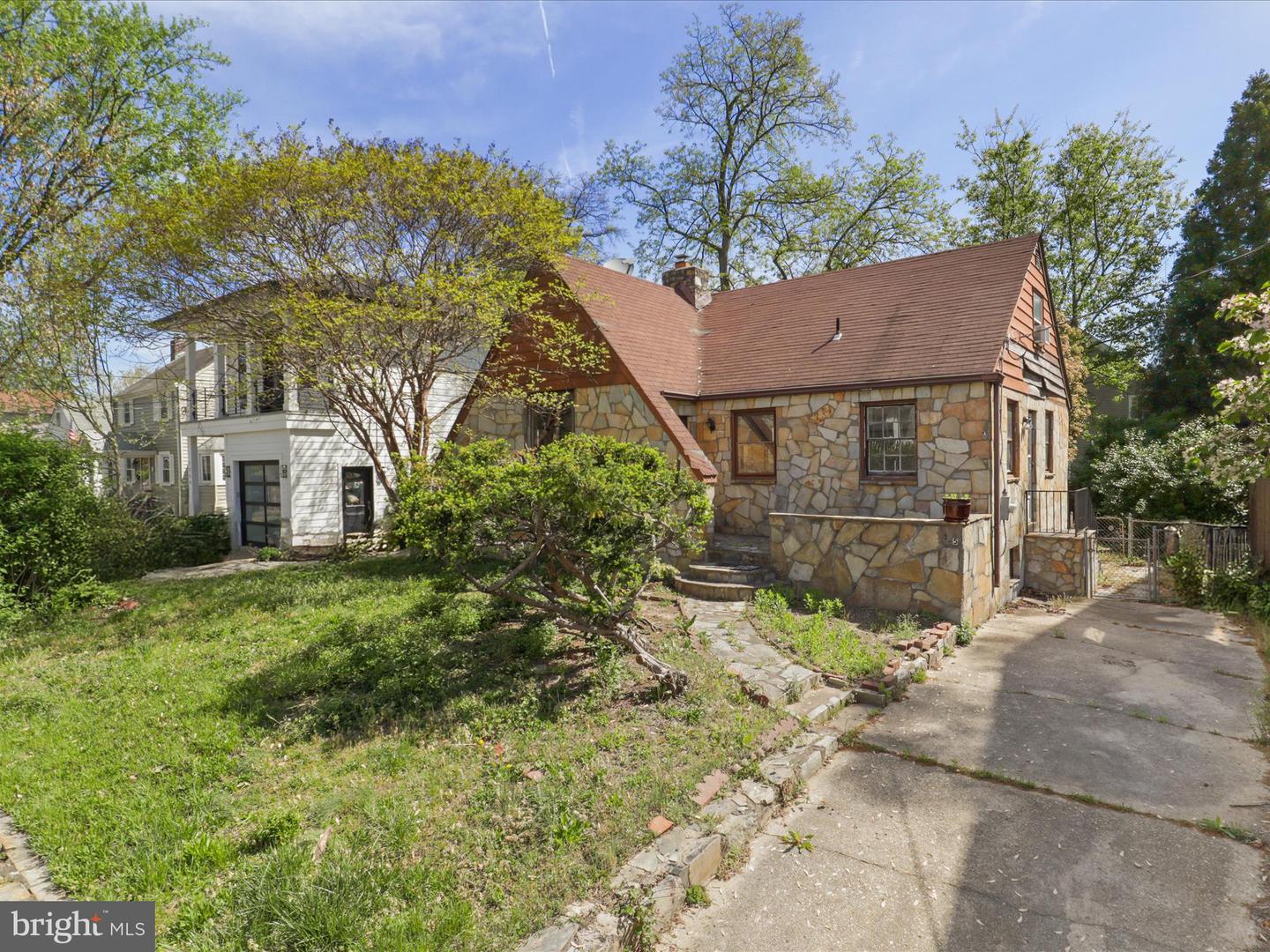 1235 N TAYLOR ST, ARLINGTON, Virginia 22201, 2 Bedrooms Bedrooms, ,1 BathroomBathrooms,Residential,For sale,1235 N TAYLOR ST,VAAR2056514 MLS # VAAR2056514