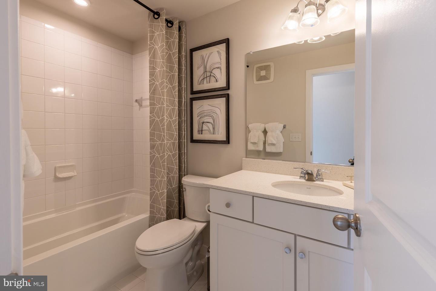 2 SEPIA SQ #M, ASHBURN, Virginia 20147, 3 Bedrooms Bedrooms, ,2 BathroomsBathrooms,Residential,For sale,2 SEPIA SQ #M,VALO2094798 MLS # VALO2094798