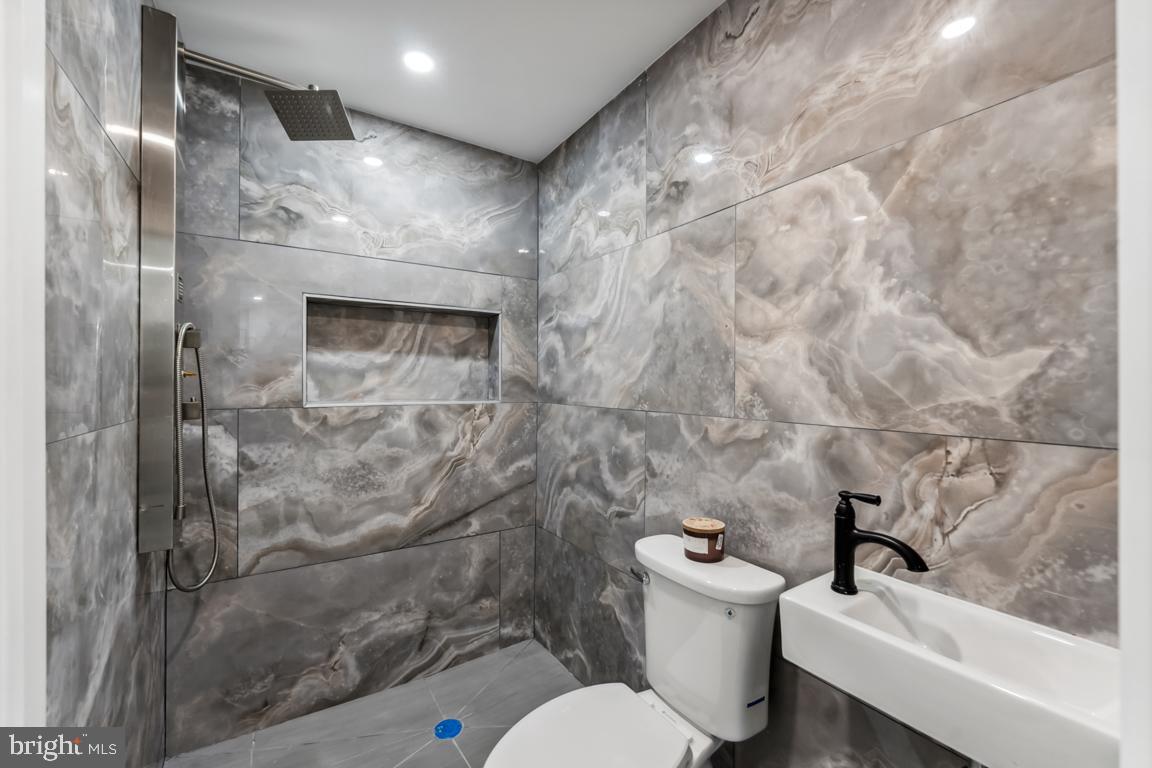 1400 FRANKLIN ST NE, WASHINGTON, District Of Columbia 20018, 5 Bedrooms Bedrooms, ,4 BathroomsBathrooms,Residential,For sale,1400 FRANKLIN ST NE,DCDC2197492 MLS # DCDC2197492