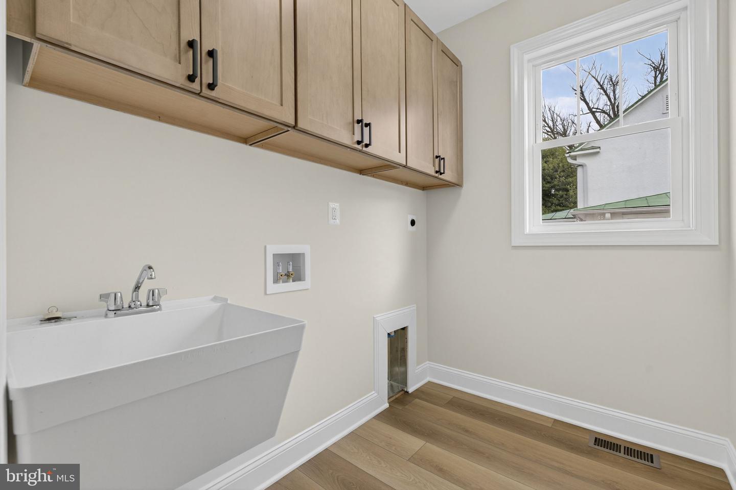 57 MADISON ST, WARRENTON, Virginia 20186, 4 Bedrooms Bedrooms, ,4 BathroomsBathrooms,Residential,For sale,57 MADISON ST,VAFQ2015972 MLS # VAFQ2015972