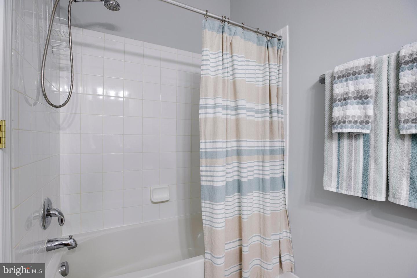 20804 NOBLE TER #208, STERLING, Virginia 20165, 2 Bedrooms Bedrooms, ,2 BathroomsBathrooms,Residential,For sale,20804 NOBLE TER #208,VALO2094644 MLS # VALO2094644