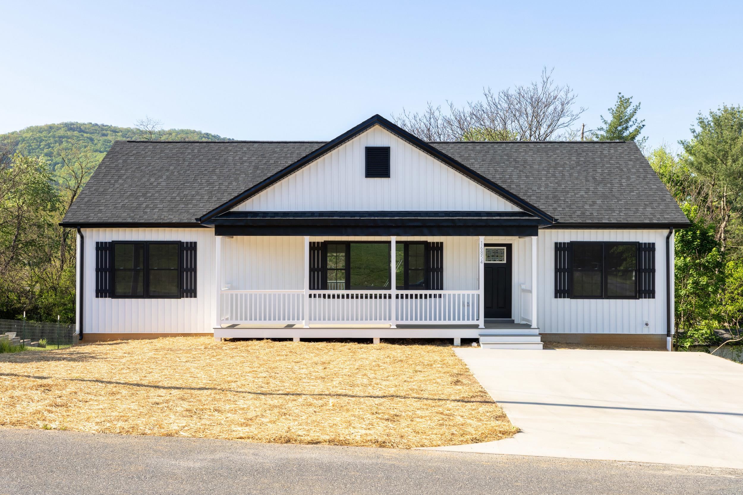 16854 E SUMMIT AVE, ELKTON, Virginia 22827, 3 Bedrooms Bedrooms, ,2 BathroomsBathrooms,Residential,16854 E SUMMIT AVE,660734 MLS # 660734