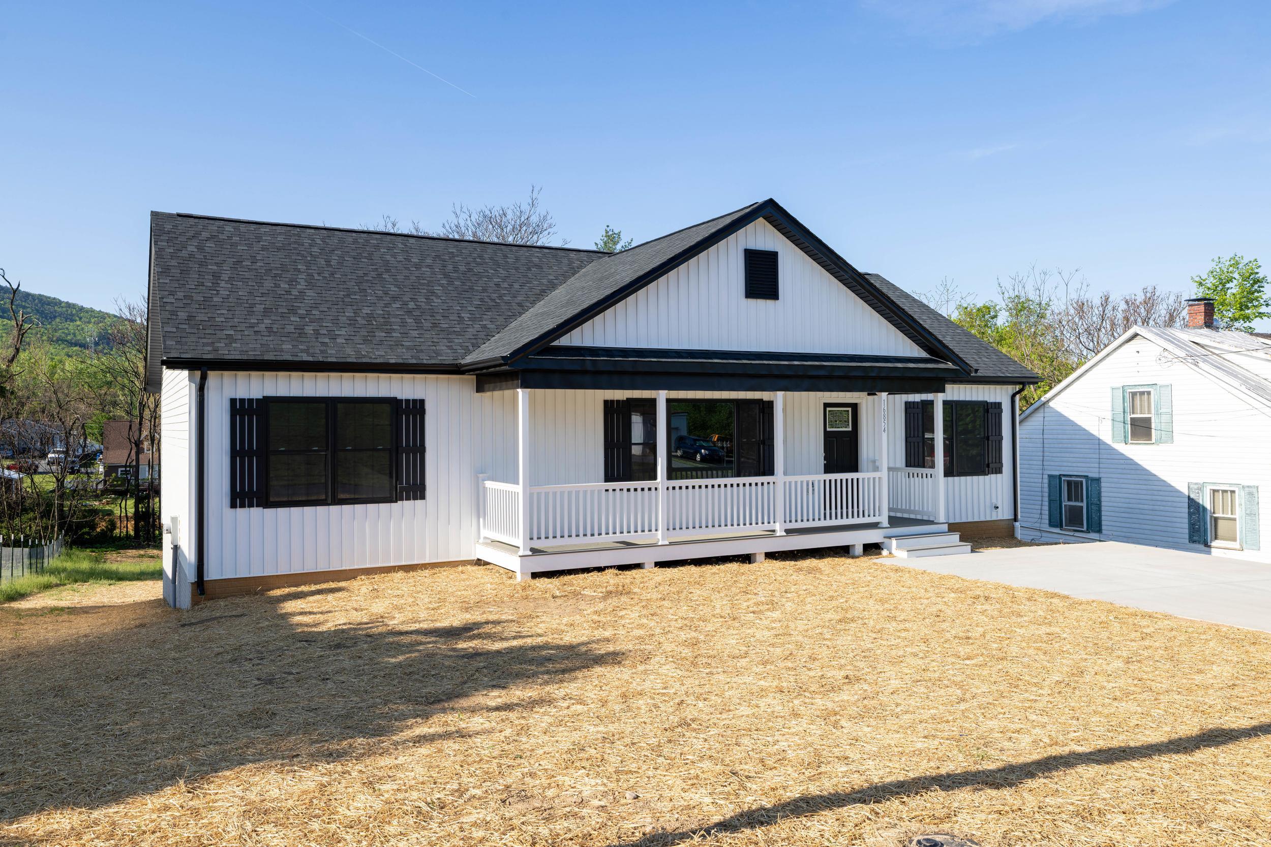 16854 E SUMMIT AVE, ELKTON, Virginia 22827, 3 Bedrooms Bedrooms, ,2 BathroomsBathrooms,Residential,16854 E SUMMIT AVE,660734 MLS # 660734