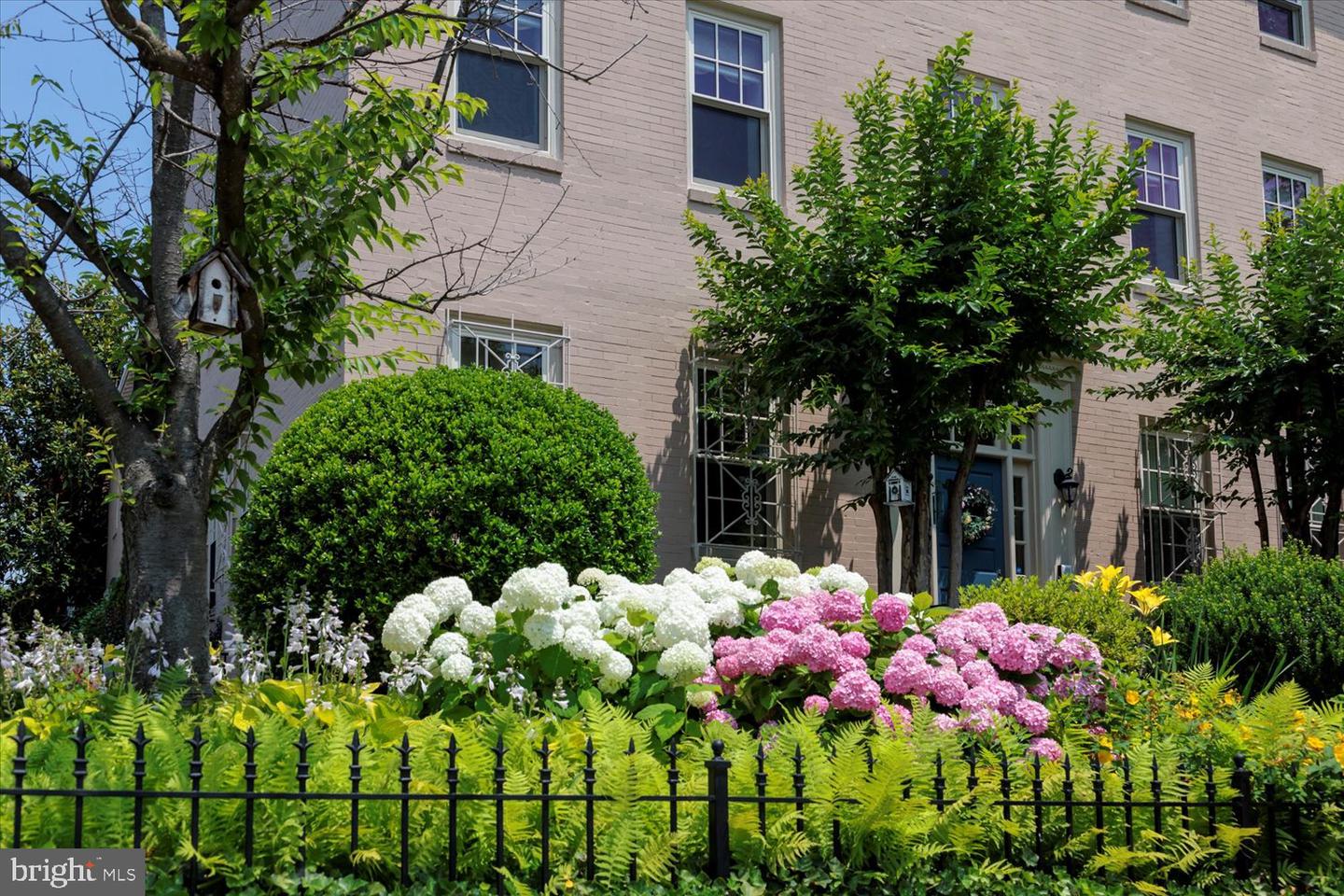 600 G ST SE, WASHINGTON, District Of Columbia 20003, 5 Bedrooms Bedrooms, ,4 BathroomsBathrooms,Residential,For sale,600 G ST SE,DCDC2194156 MLS # DCDC2194156