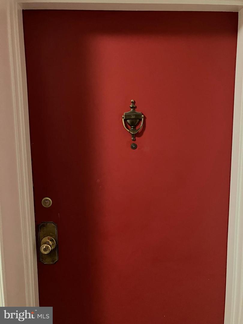 6137 LEESBURG PIKE #301, FALLS CHURCH, Virginia 22041, 1 Bedroom Bedrooms, ,1 BathroomBathrooms,Residential,For sale,6137 LEESBURG PIKE #301,VAFX2236884 MLS # VAFX2236884