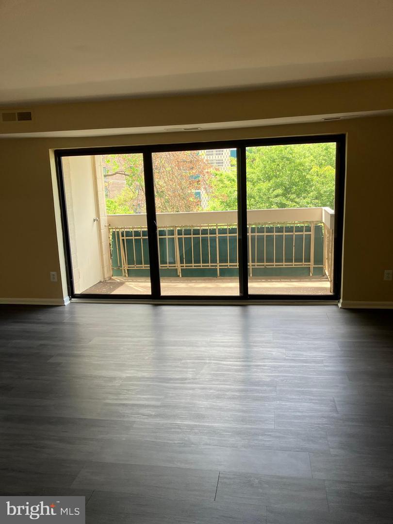 6137 LEESBURG PIKE #301, FALLS CHURCH, Virginia 22041, 1 Bedroom Bedrooms, ,1 BathroomBathrooms,Residential,For sale,6137 LEESBURG PIKE #301,VAFX2236884 MLS # VAFX2236884