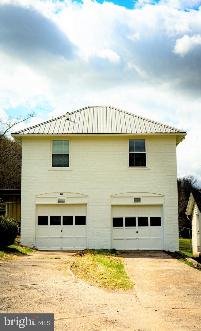 115 THOMPSON ST, TAZEWELL, Virginia 24651, 8 Bedrooms Bedrooms, ,5 BathroomsBathrooms,Residential,For sale,115 THOMPSON ST,VATW2000016 MLS # VATW2000016