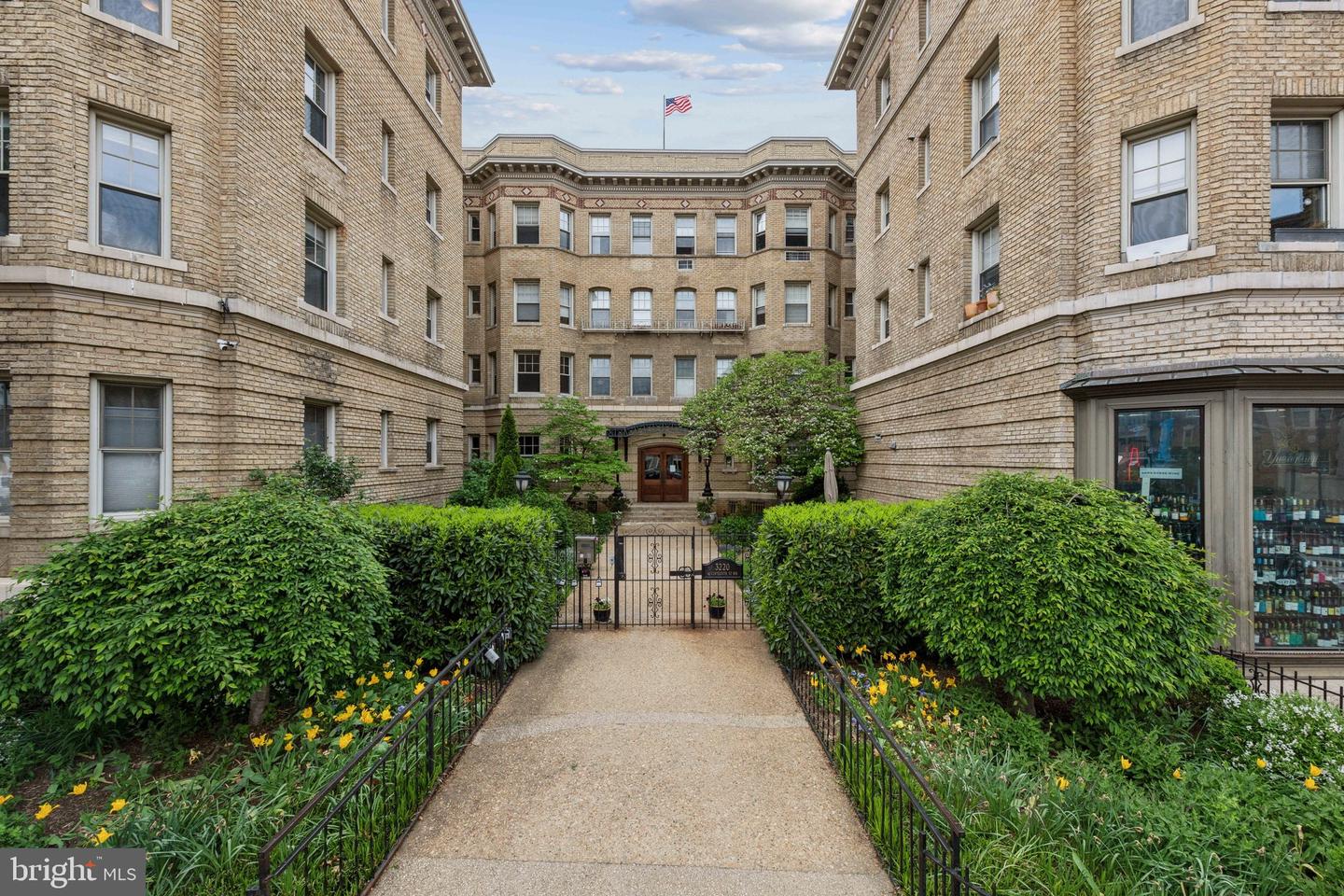 3220 17TH ST NW #309, WASHINGTON, District Of Columbia 20010, 2 Bedrooms Bedrooms, ,2 BathroomsBathrooms,Residential,For sale,3220 17TH ST NW #309,DCDC2197696 MLS # DCDC2197696