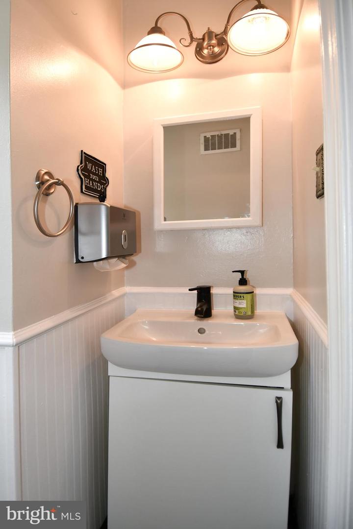 1714 33RD PL SE, WASHINGTON, District Of Columbia 20020, 4 Bedrooms Bedrooms, ,2 BathroomsBathrooms,Residential,For sale,1714 33RD PL SE,DCDC2188104 MLS # DCDC2188104