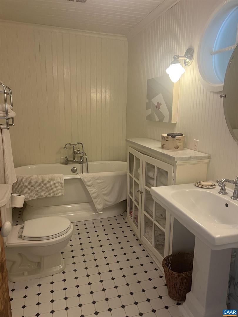 10064 HATTON FERRY LN, SCOTTSVILLE, Virginia 24590, 4 Bedrooms Bedrooms, ,3 BathroomsBathrooms,Residential,For sale,10064 HATTON FERRY LN,663242 MLS # 663242