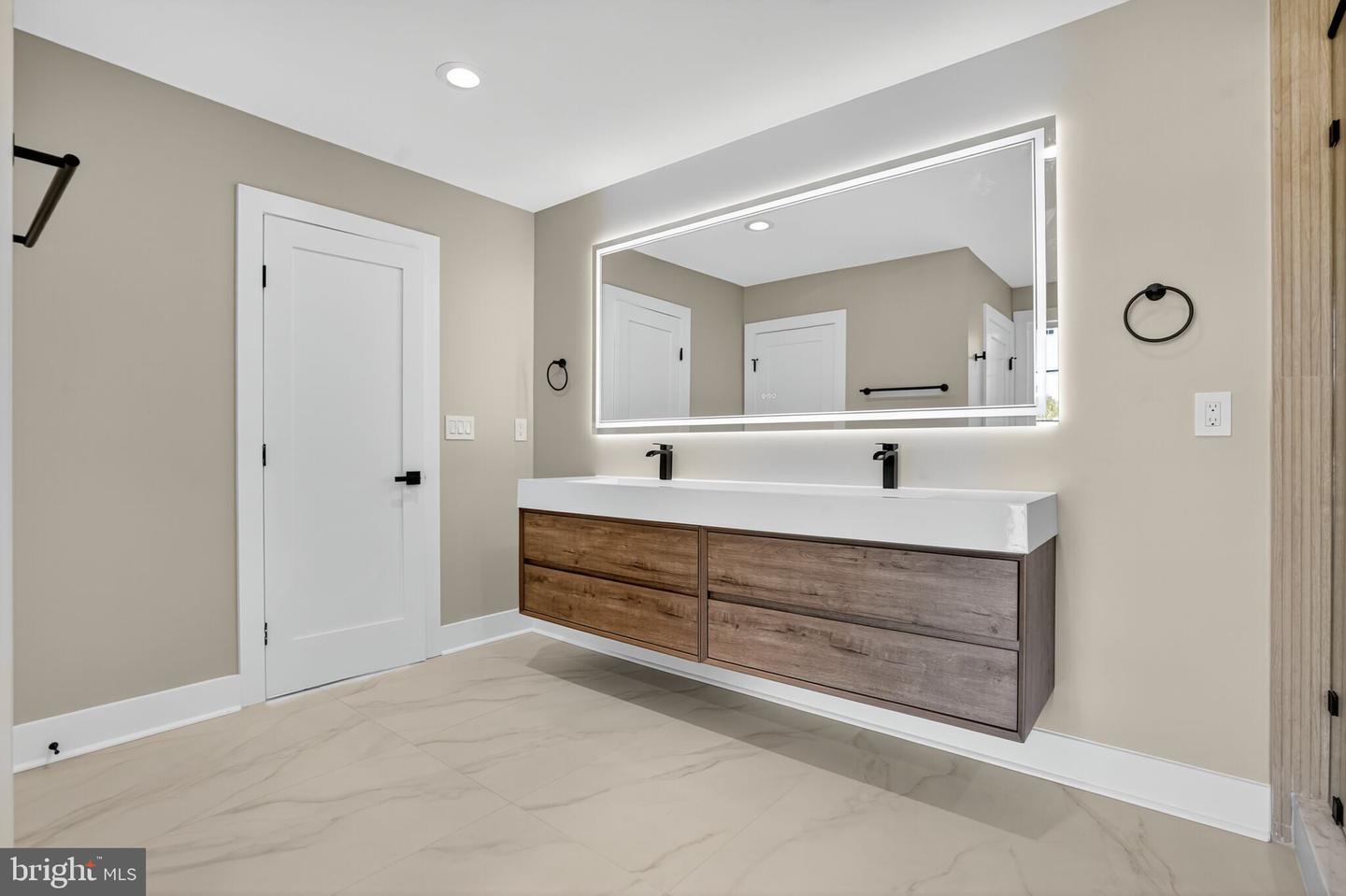 13907 WHETSTONE MANOR COURT, CLIFTON, Virginia 20124, 6 Bedrooms Bedrooms, ,5 BathroomsBathrooms,Residential,For sale,13907 WHETSTONE MANOR COURT,VAFX2227990 MLS # VAFX2227990