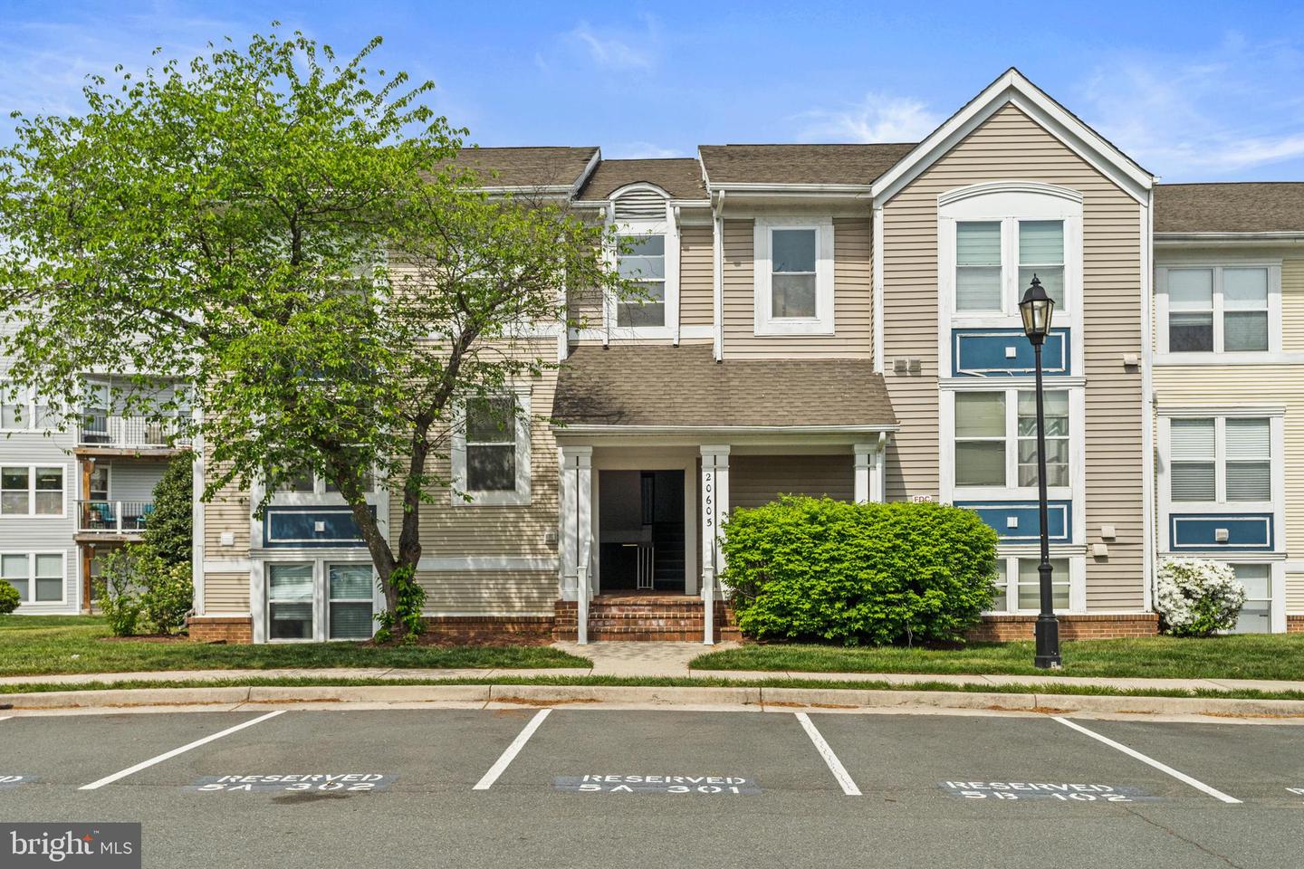 20605 CORNSTALK TER #201, ASHBURN, Virginia 20147, 2 Bedrooms Bedrooms, ,2 BathroomsBathrooms,Residential,For sale,20605 CORNSTALK TER #201,VALO2093620 MLS # VALO2093620
