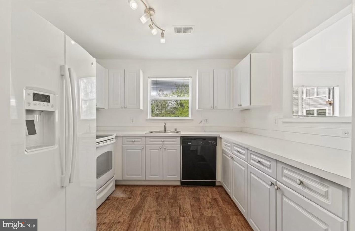 20605 CORNSTALK TER #201, ASHBURN, Virginia 20147, 2 Bedrooms Bedrooms, ,2 BathroomsBathrooms,Residential,For sale,20605 CORNSTALK TER #201,VALO2093620 MLS # VALO2093620