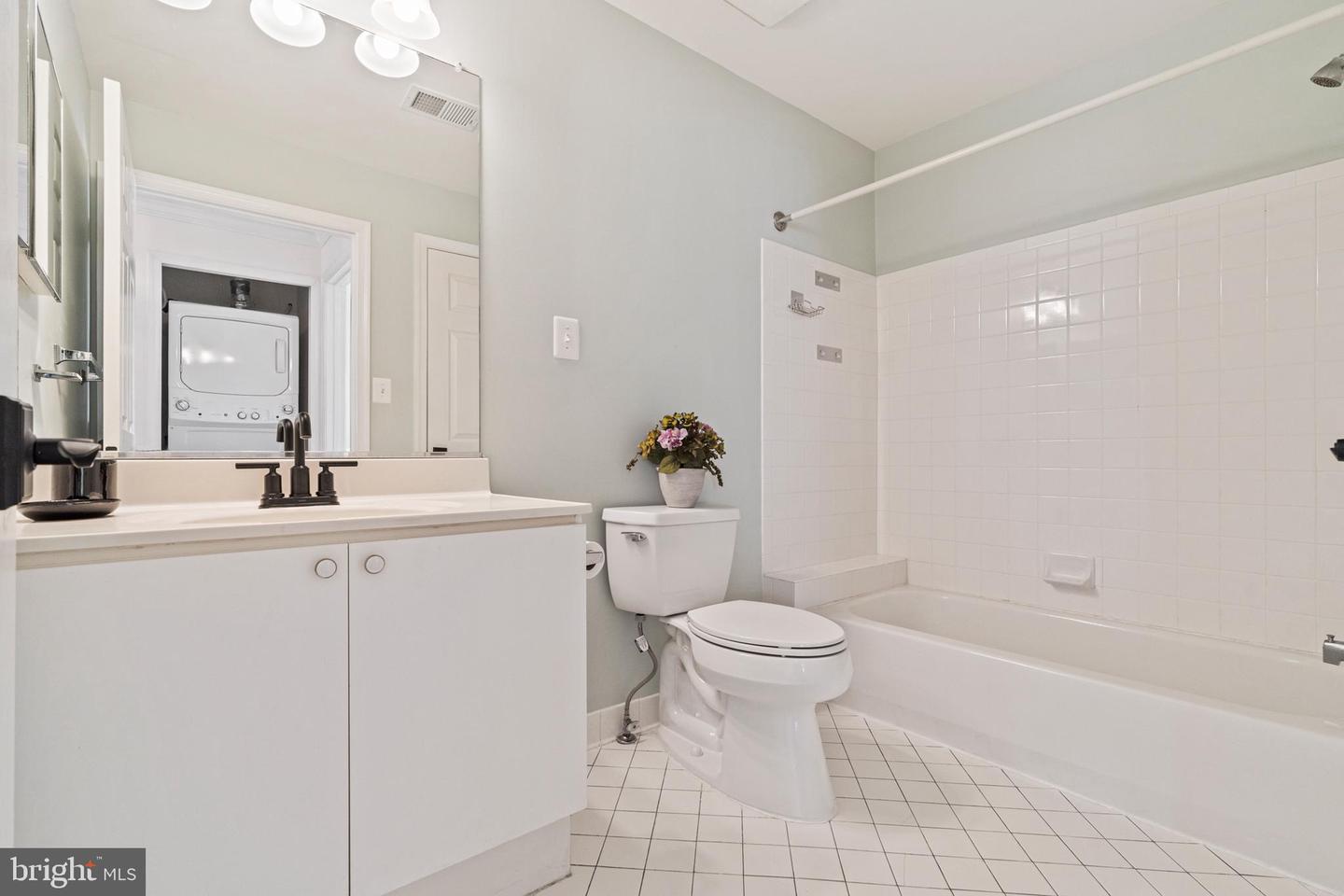 20605 CORNSTALK TER #201, ASHBURN, Virginia 20147, 2 Bedrooms Bedrooms, ,2 BathroomsBathrooms,Residential,For sale,20605 CORNSTALK TER #201,VALO2093620 MLS # VALO2093620