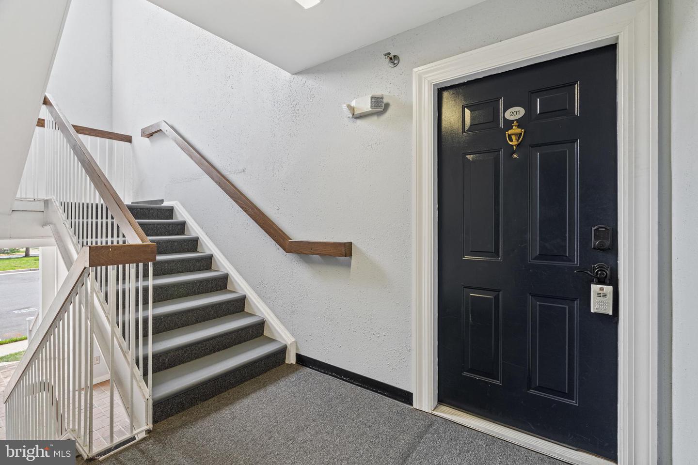 20605 CORNSTALK TER #201, ASHBURN, Virginia 20147, 2 Bedrooms Bedrooms, ,2 BathroomsBathrooms,Residential,For sale,20605 CORNSTALK TER #201,VALO2093620 MLS # VALO2093620
