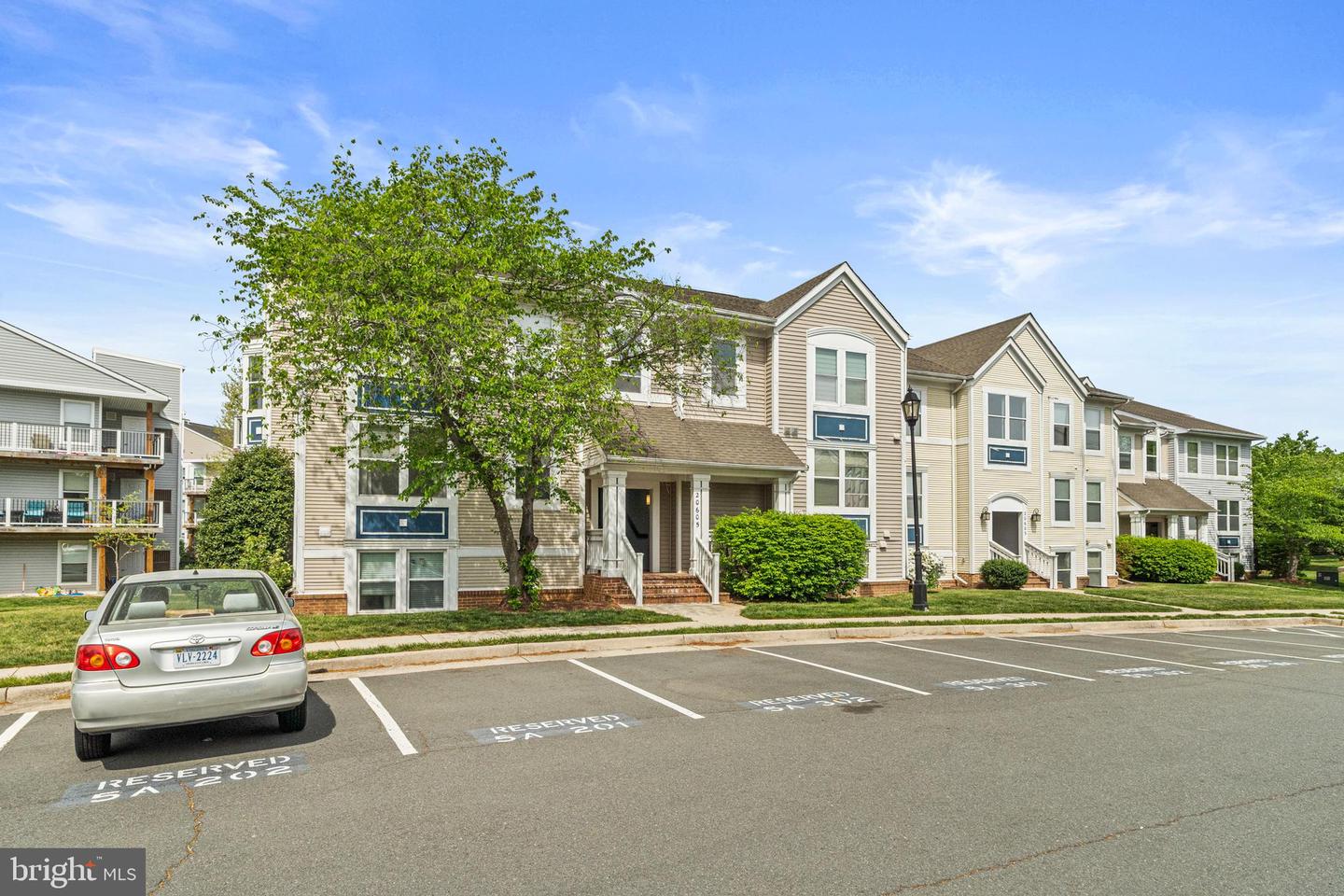 20605 CORNSTALK TER #201, ASHBURN, Virginia 20147, 2 Bedrooms Bedrooms, ,2 BathroomsBathrooms,Residential,For sale,20605 CORNSTALK TER #201,VALO2093620 MLS # VALO2093620