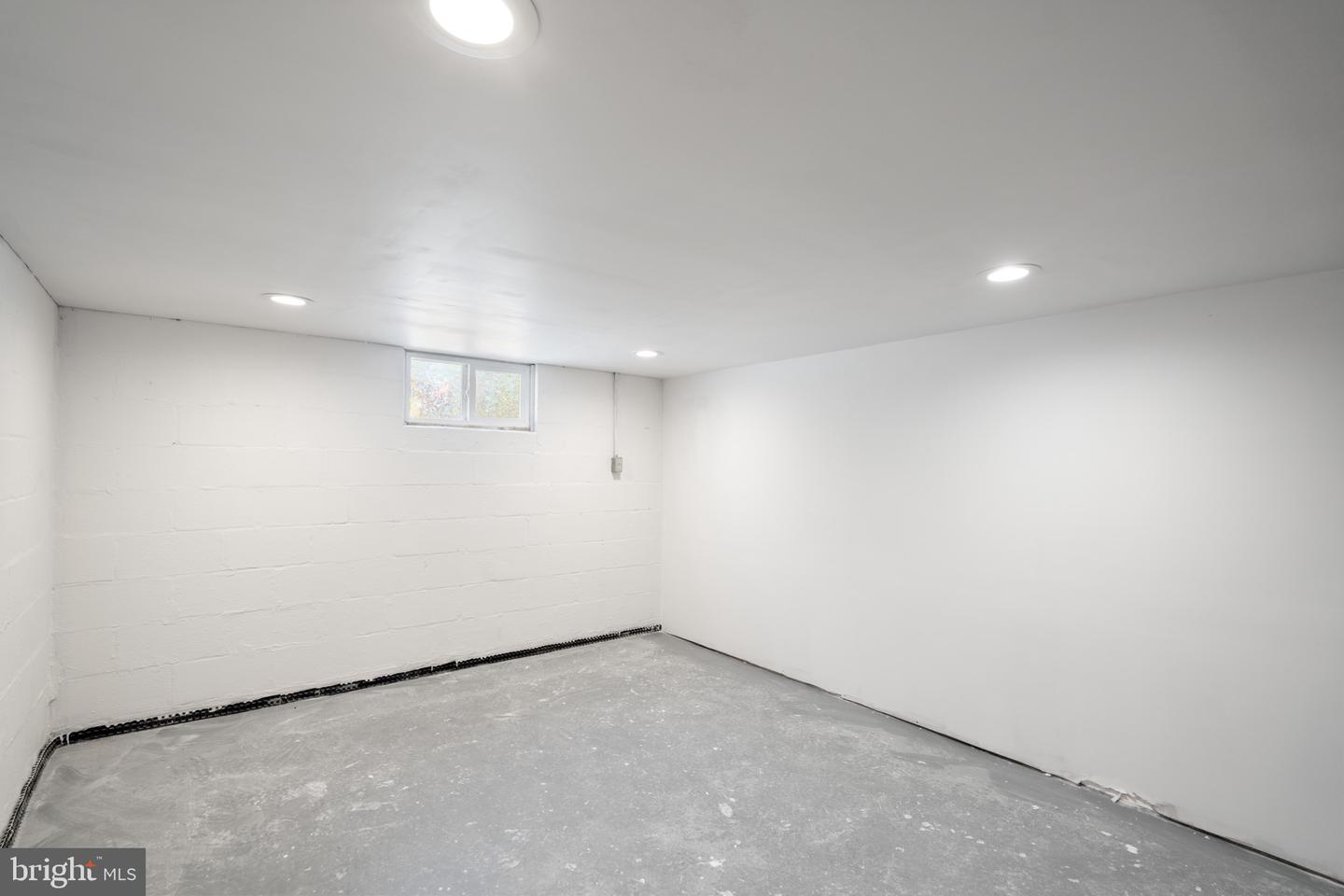 35 E BROAD WAY, LOVETTSVILLE, Virginia 20180, 2 Bedrooms Bedrooms, ,1 BathroomBathrooms,Residential,For sale,35 E BROAD WAY,VALO2093844 MLS # VALO2093844