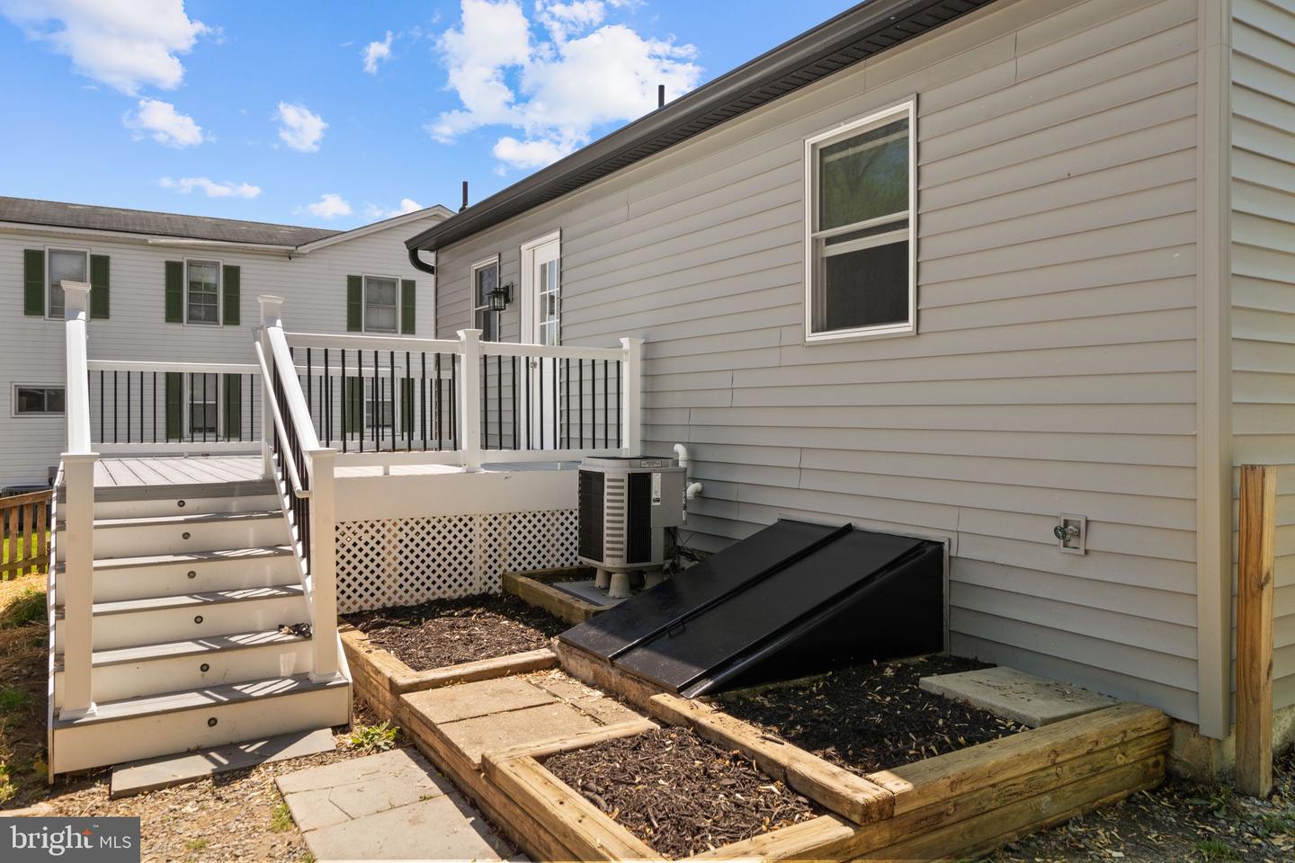 35 E BROAD WAY, LOVETTSVILLE, Virginia 20180, 2 Bedrooms Bedrooms, ,1 BathroomBathrooms,Residential,For sale,35 E BROAD WAY,VALO2093844 MLS # VALO2093844