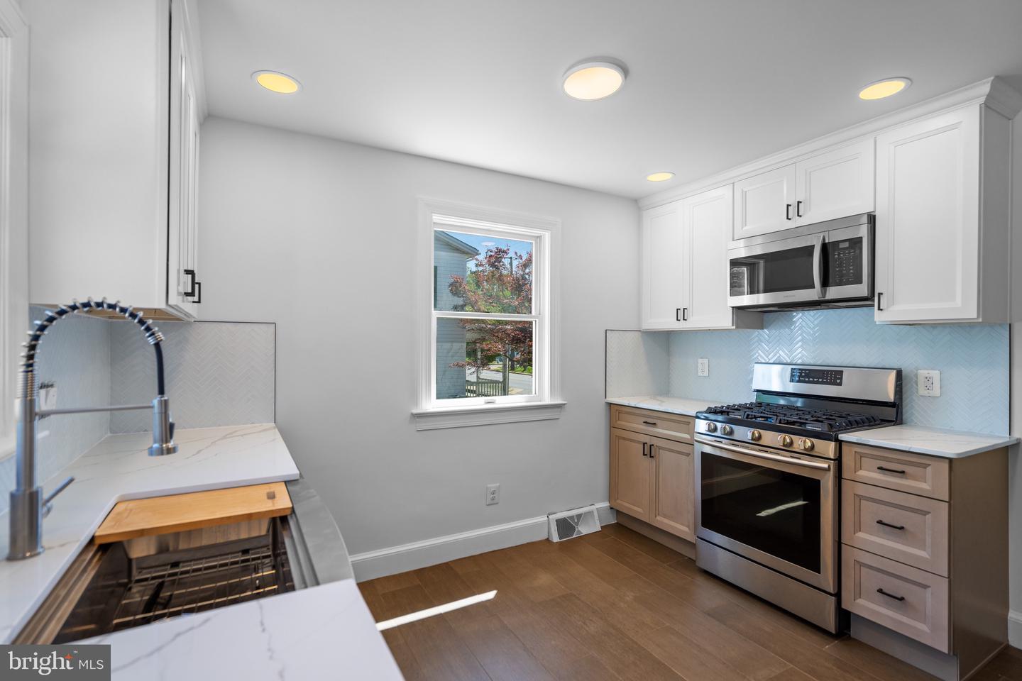 35 E BROAD WAY, LOVETTSVILLE, Virginia 20180, 2 Bedrooms Bedrooms, ,1 BathroomBathrooms,Residential,For sale,35 E BROAD WAY,VALO2093844 MLS # VALO2093844