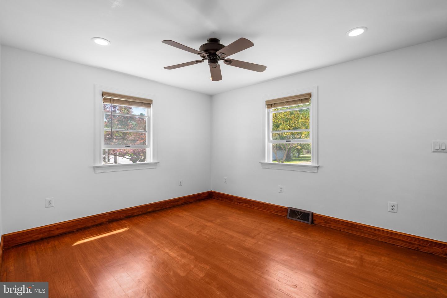 35 E BROAD WAY, LOVETTSVILLE, Virginia 20180, 2 Bedrooms Bedrooms, ,1 BathroomBathrooms,Residential,For sale,35 E BROAD WAY,VALO2093844 MLS # VALO2093844