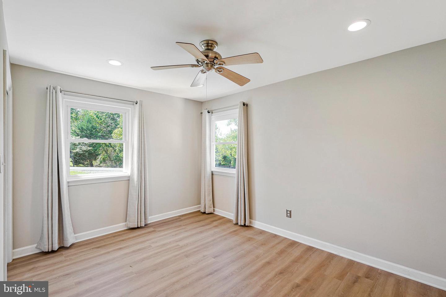 45406 LAKESIDE DR, STERLING, Virginia 20165, 4 Bedrooms Bedrooms, ,3 BathroomsBathrooms,Residential,For sale,45406 LAKESIDE DR,VALO2093846 MLS # VALO2093846