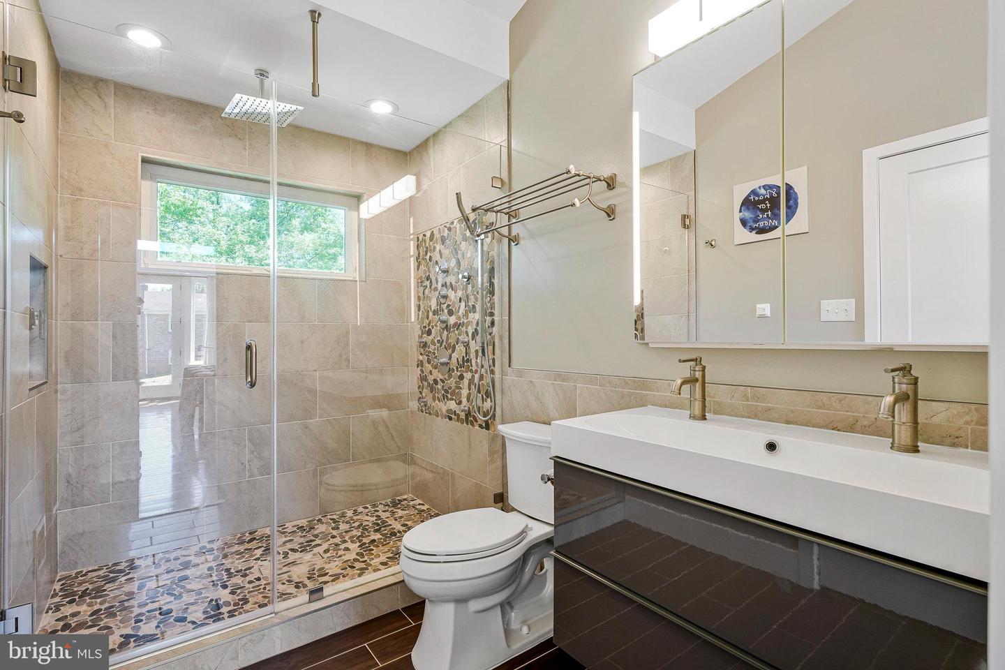 45406 LAKESIDE DR, STERLING, Virginia 20165, 4 Bedrooms Bedrooms, ,3 BathroomsBathrooms,Residential,For sale,45406 LAKESIDE DR,VALO2093846 MLS # VALO2093846