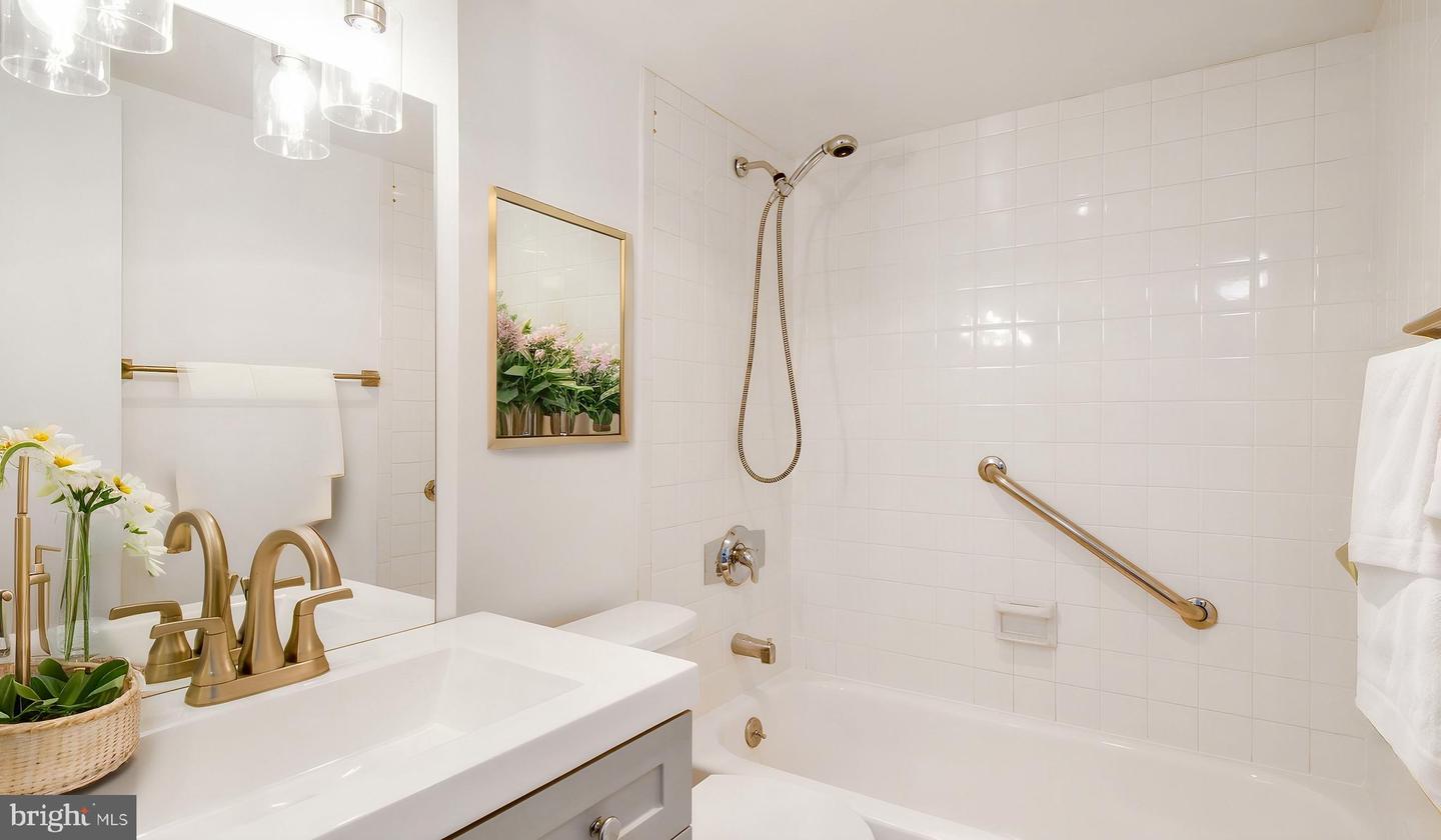 6800 FLEETWOOD RD #1115, MCLEAN, Virginia 22101, 1 Bedroom Bedrooms, ,1 BathroomBathrooms,Residential,For sale,6800 FLEETWOOD RD #1115,VAFX2234552 MLS # VAFX2234552