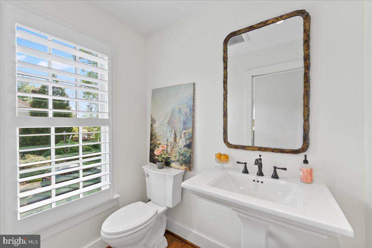 2512 N HARRISON ST, ARLINGTON, Virginia 22207, 3 Bedrooms Bedrooms, ,2 BathroomsBathrooms,Residential,For sale,2512 N HARRISON ST,VAAR2056128 MLS # VAAR2056128