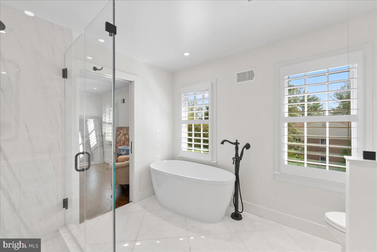 2512 N HARRISON ST, ARLINGTON, Virginia 22207, 3 Bedrooms Bedrooms, ,2 BathroomsBathrooms,Residential,For sale,2512 N HARRISON ST,VAAR2056128 MLS # VAAR2056128