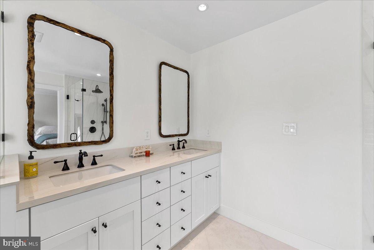 2512 N HARRISON ST, ARLINGTON, Virginia 22207, 3 Bedrooms Bedrooms, ,2 BathroomsBathrooms,Residential,For sale,2512 N HARRISON ST,VAAR2056128 MLS # VAAR2056128