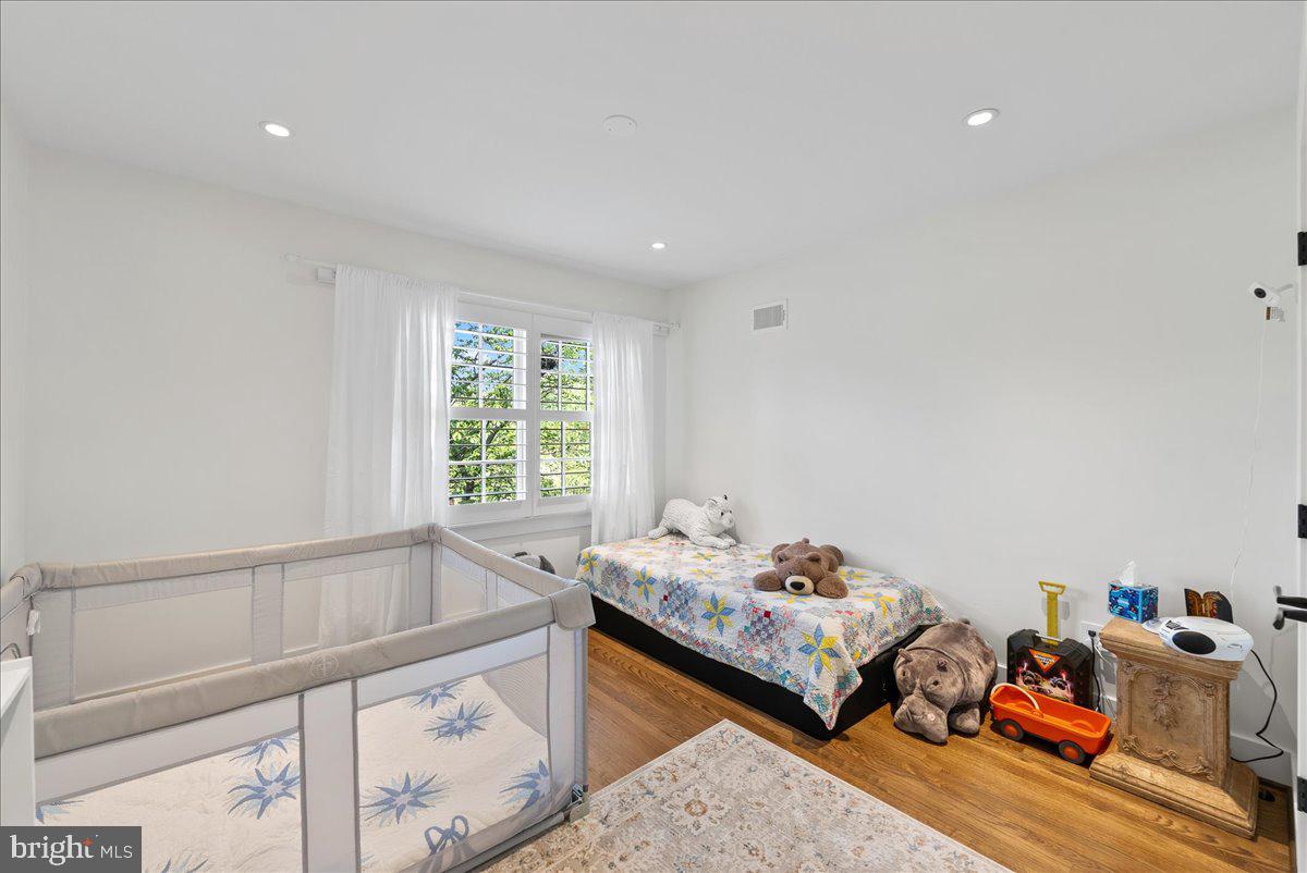 2512 N HARRISON ST, ARLINGTON, Virginia 22207, 3 Bedrooms Bedrooms, ,2 BathroomsBathrooms,Residential,For sale,2512 N HARRISON ST,VAAR2056128 MLS # VAAR2056128