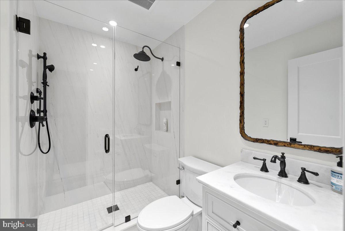 2512 N HARRISON ST, ARLINGTON, Virginia 22207, 3 Bedrooms Bedrooms, ,2 BathroomsBathrooms,Residential,For sale,2512 N HARRISON ST,VAAR2056128 MLS # VAAR2056128