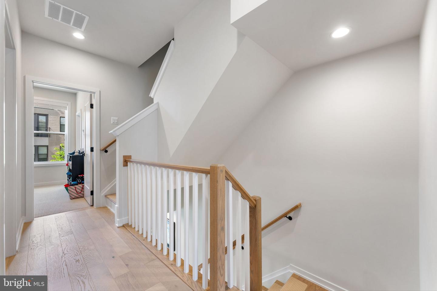 4605 QUINNS MILL WAY, CHANTILLY, Virginia 20151, 4 Bedrooms Bedrooms, ,4 BathroomsBathrooms,Residential,For sale,4605 QUINNS MILL WAY,VAFX2234710 MLS # VAFX2234710
