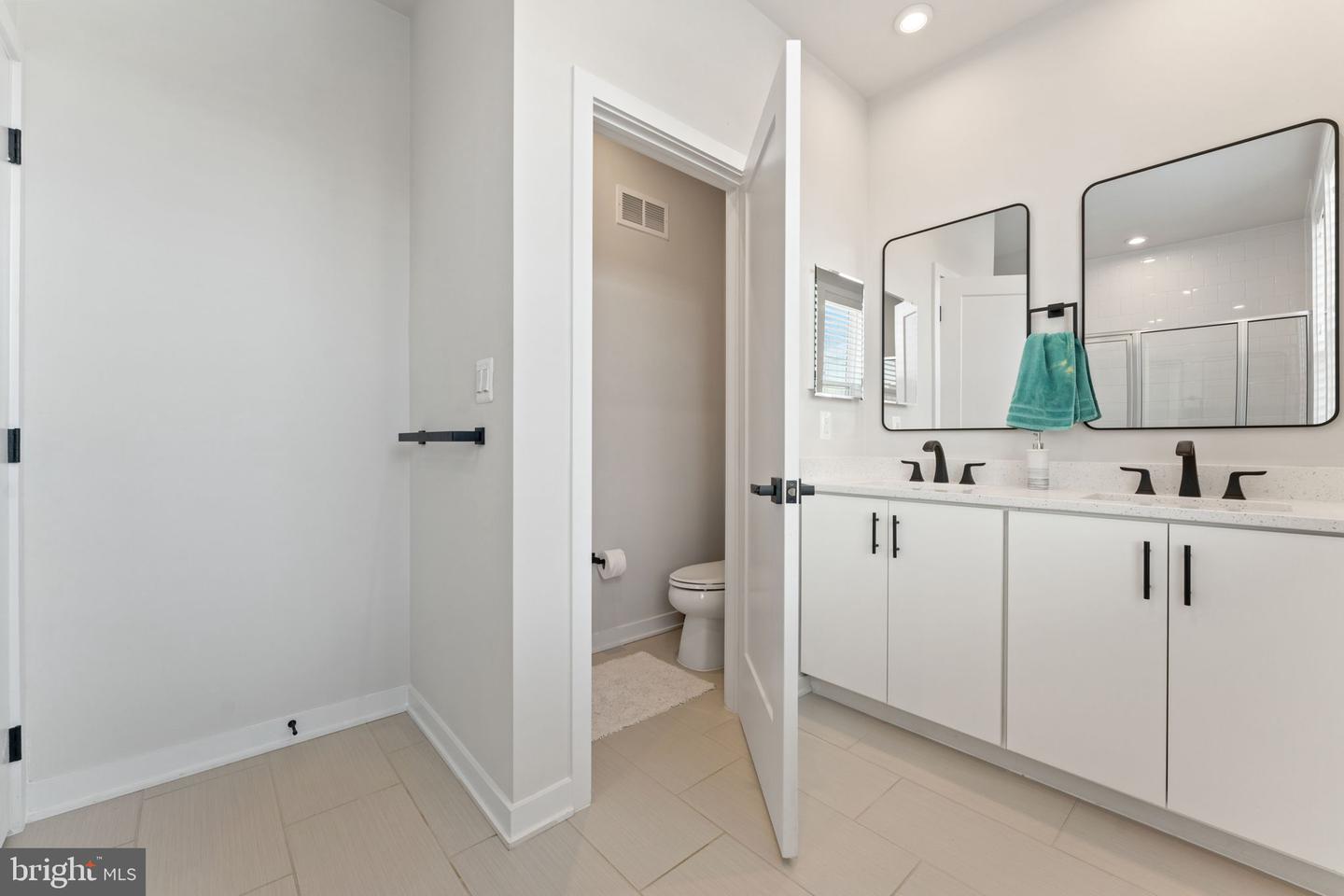 4605 QUINNS MILL WAY, CHANTILLY, Virginia 20151, 4 Bedrooms Bedrooms, ,4 BathroomsBathrooms,Residential,For sale,4605 QUINNS MILL WAY,VAFX2234710 MLS # VAFX2234710