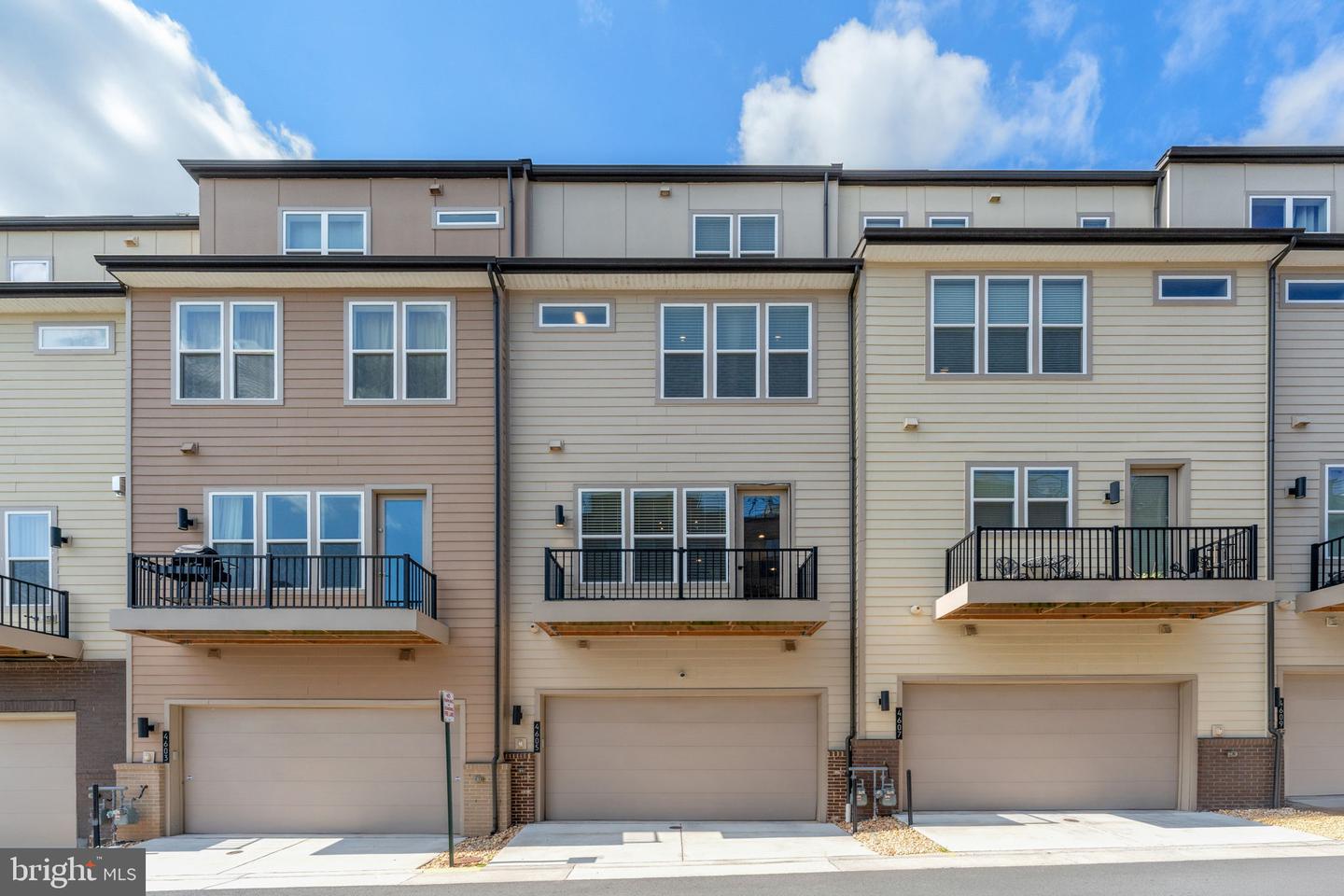 4605 QUINNS MILL WAY, CHANTILLY, Virginia 20151, 4 Bedrooms Bedrooms, ,4 BathroomsBathrooms,Residential,For sale,4605 QUINNS MILL WAY,VAFX2234710 MLS # VAFX2234710