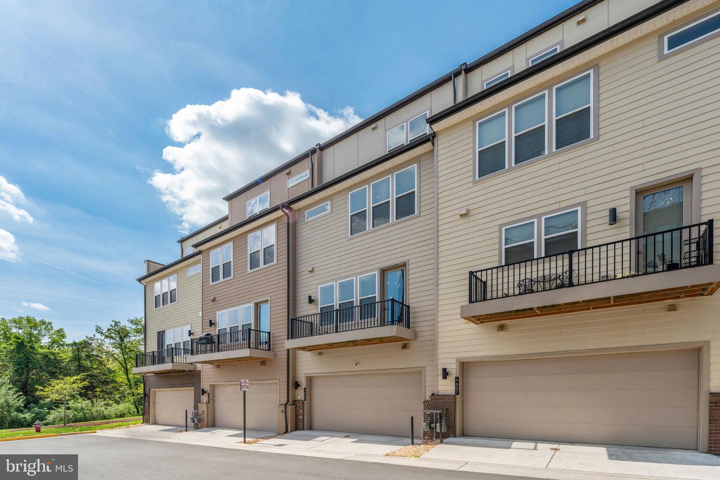 4605 QUINNS MILL WAY, CHANTILLY, Virginia 20151, 4 Bedrooms Bedrooms, ,4 BathroomsBathrooms,Residential,For sale,4605 QUINNS MILL WAY,VAFX2234710 MLS # VAFX2234710
