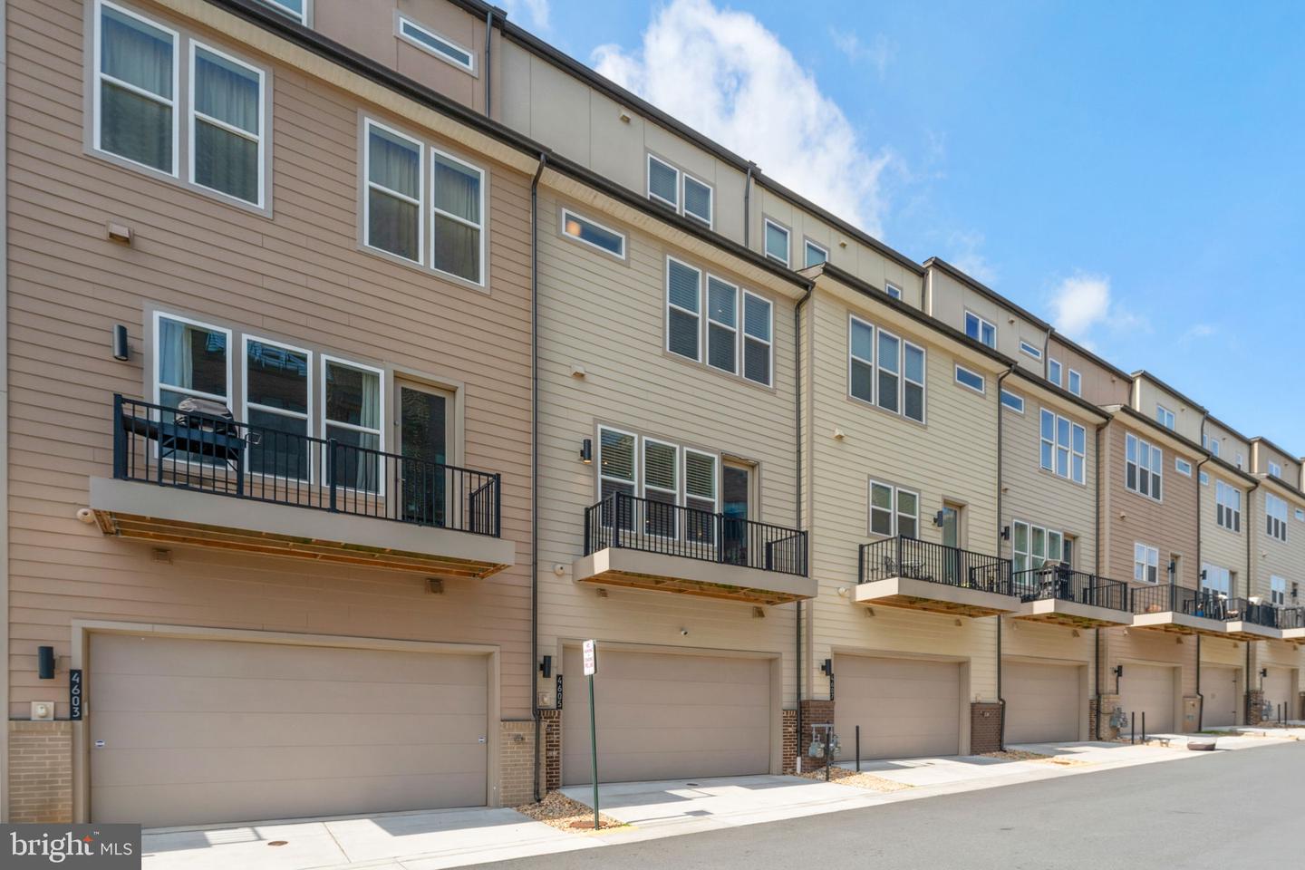 4605 QUINNS MILL WAY, CHANTILLY, Virginia 20151, 4 Bedrooms Bedrooms, ,4 BathroomsBathrooms,Residential,For sale,4605 QUINNS MILL WAY,VAFX2234710 MLS # VAFX2234710