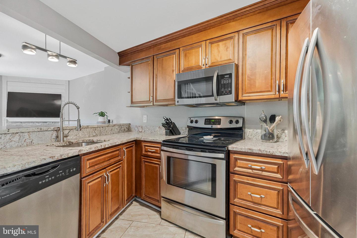 2102 WHISPERWOOD GLEN LN, RESTON, Virginia 20191, 1 Bedroom Bedrooms, ,1 BathroomBathrooms,Residential,For sale,2102 WHISPERWOOD GLEN LN,VAFX2234952 MLS # VAFX2234952
