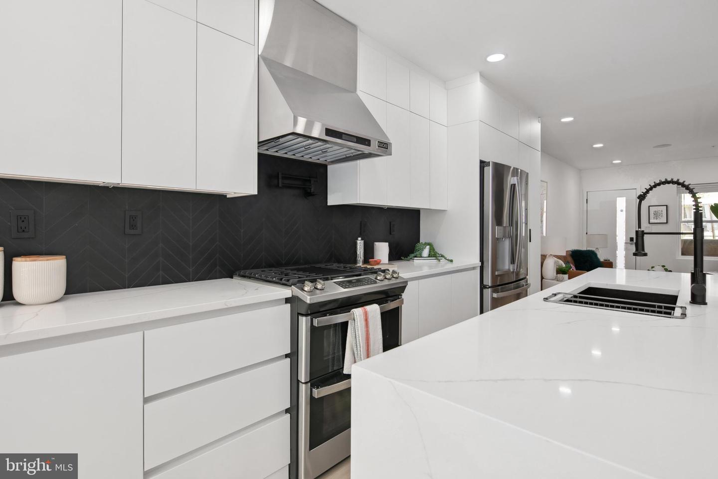 655 MORTON PL NE #1, WASHINGTON, District Of Columbia 20002, 2 Bedrooms Bedrooms, ,2 BathroomsBathrooms,Residential,For sale,655 MORTON PL NE #1,DCDC2196450 MLS # DCDC2196450