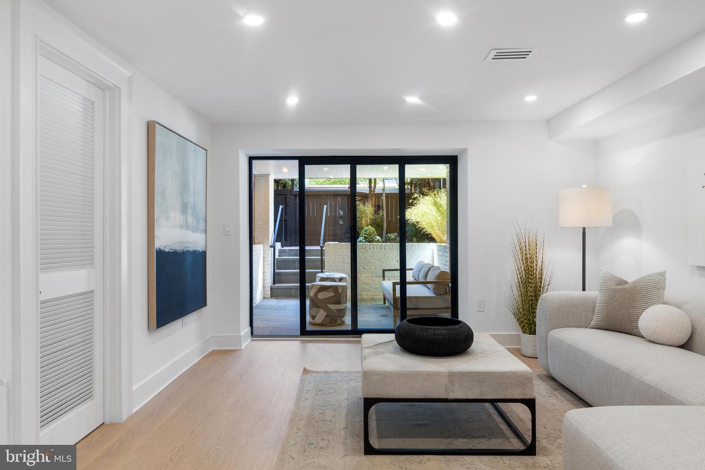 1614 S ST NW, WASHINGTON, District Of Columbia 20009, 5 Bedrooms Bedrooms, ,5 BathroomsBathrooms,Residential,For sale,1614 S ST NW,DCDC2196830 MLS # DCDC2196830